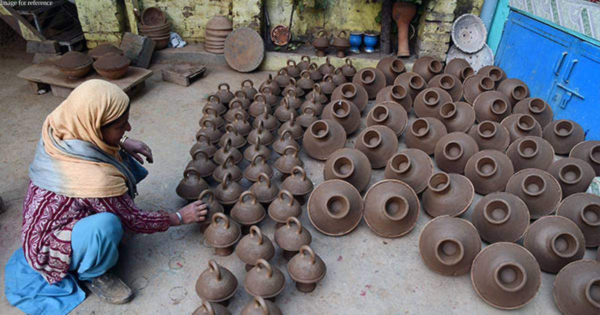 J-K: Dwindling pottery sees ray of hope in mechanical motor wheels in Srinagar